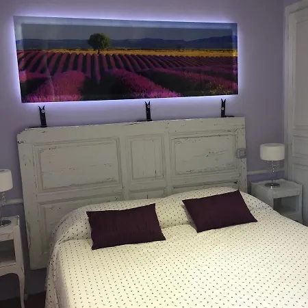 D'hotes Au Chant Des Sorgues Oda ve Kahvaltı Lagnes